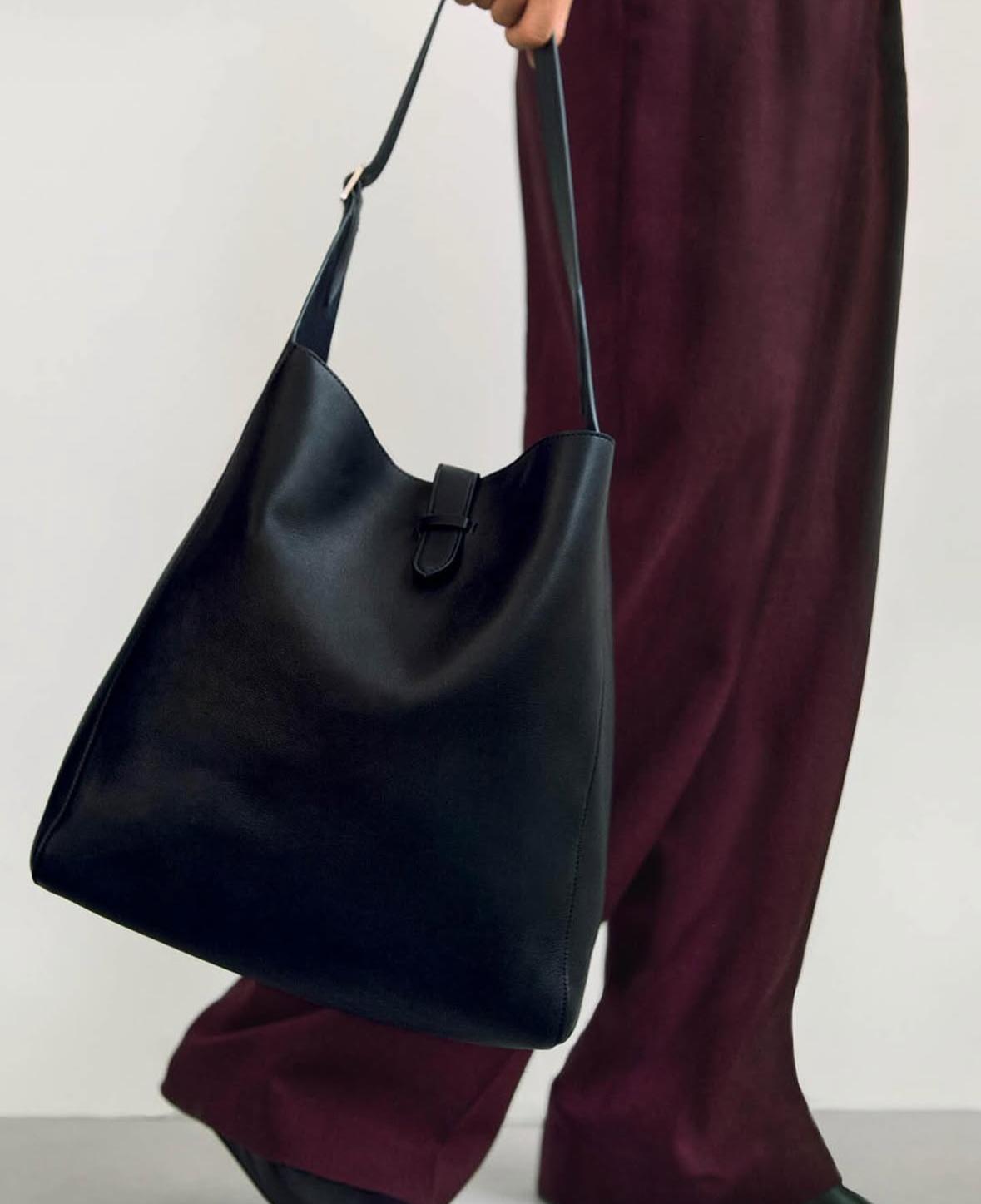 TR: Blake hobo bag in black lux grain cow leather