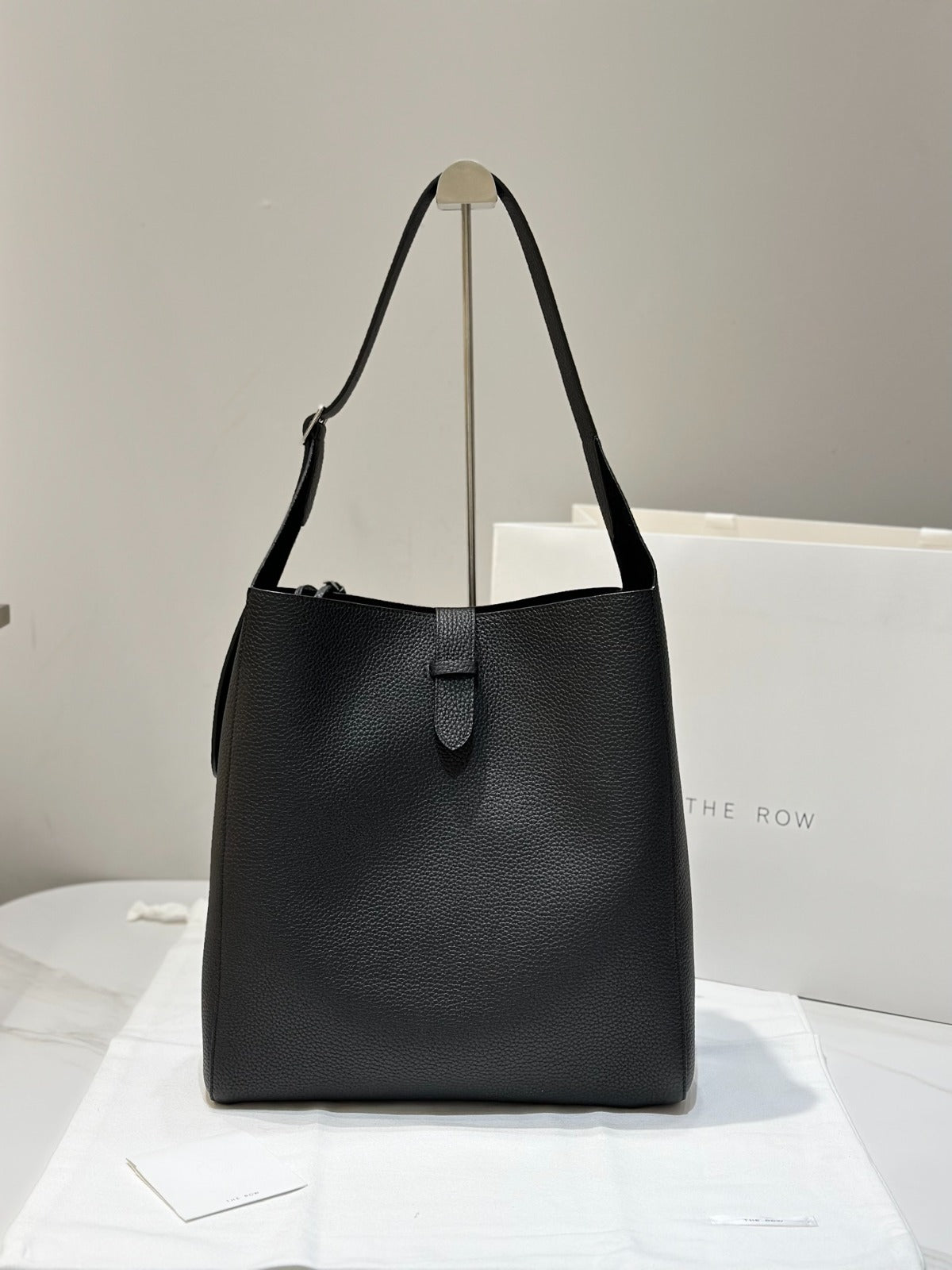 TR: Blake hobo bag in black lux grain cow leather