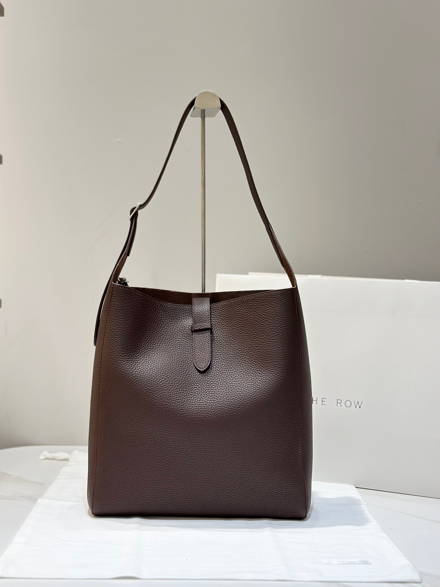 TR: Blake hobo bag in Acajou lux grain cow leather