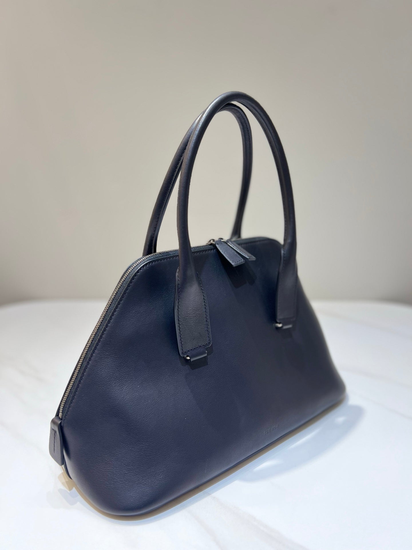 TR: Devon Medium Leather Tote bag Black in Smooth Leather